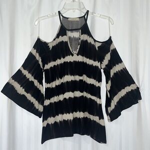 Entro Brand Flared Sleeve Cold Shoulder Black & White Top w/ Keyhole neckline